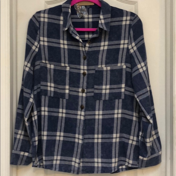 BLUE & WHITE CHECKERED PLAID BUTTON DOWN TOP - Picture 3 of 6